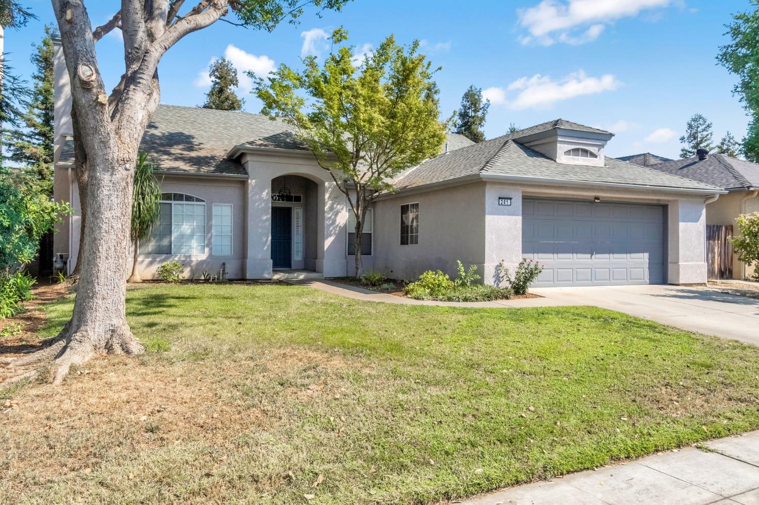 261 W Chennault Ave