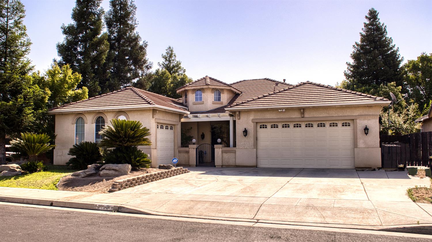 3129 Megan Ave